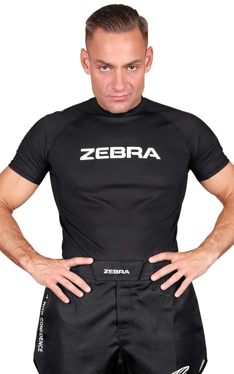 mma-bjj-rash-guard-zebra-performance-elastisch-schwarz-01_800x800402x Rash Guard, ZEBRA Performance (Short Sleeve) color black - الصورة 1